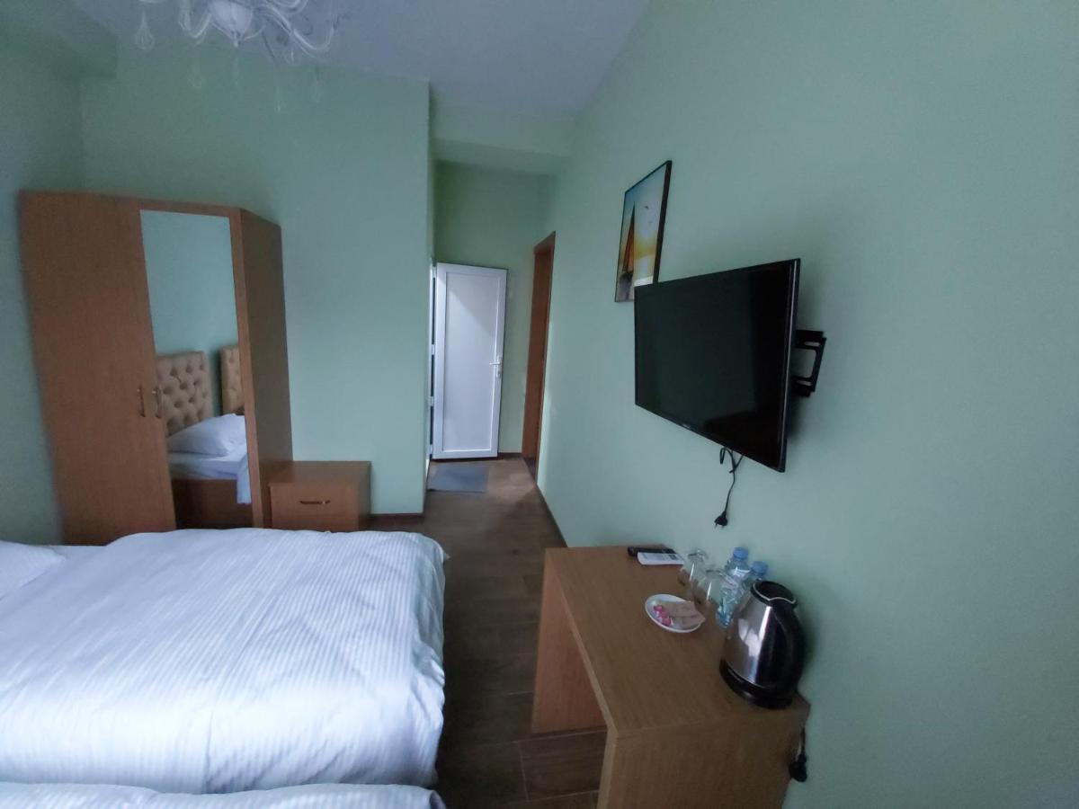 Hotel Maria Батуми Екстериор снимка