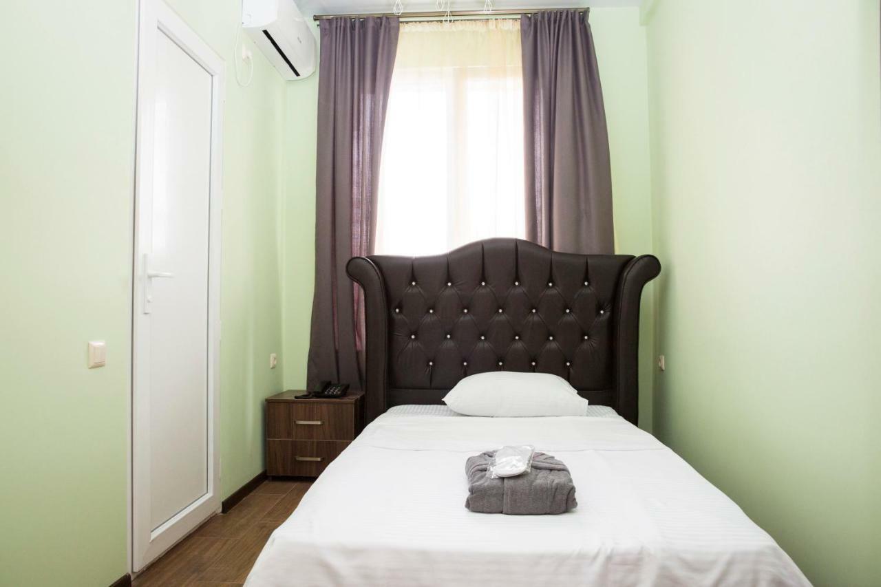 Hotel Maria Батуми Екстериор снимка