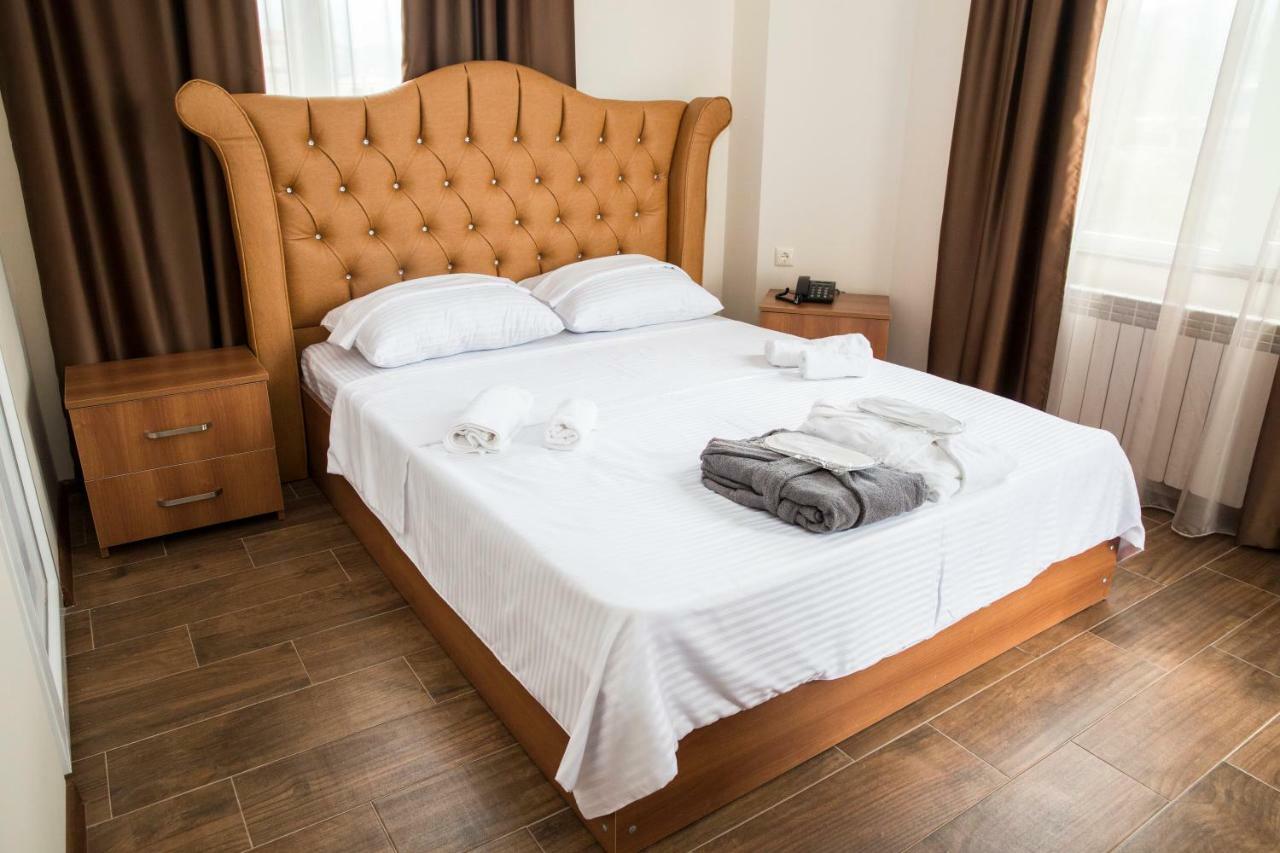 Hotel Maria Батуми Екстериор снимка